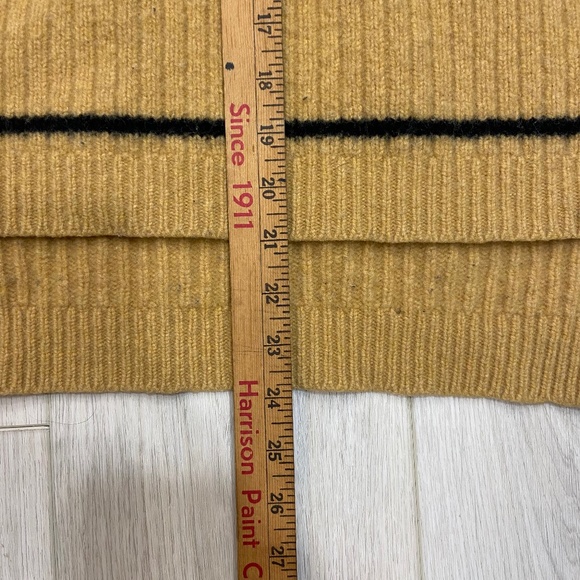 New Warner Bros. STUDIO HARRY POTTER HUFFLEPUFF QUIDDITCH Brown SWEATER XL - Picture 7 of 13